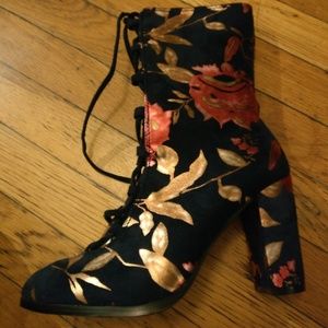 Lulu's flower print boots